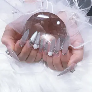 ネイル Rola所属・⟡˖· まゆり꙳⟡のネイルデザイン