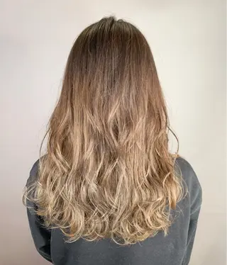 セミロング カラー 福森 みずきのヘアスタイル