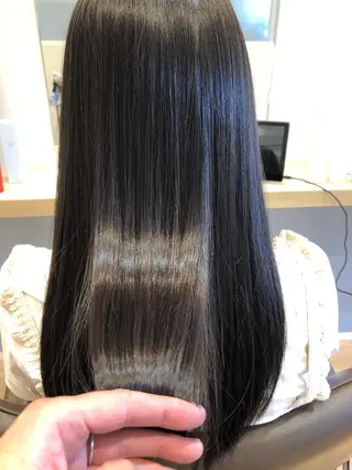 セミロング 白髪ぼかしハイライト 💫ミネ　ヒロシのヘアスタイル