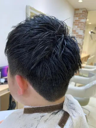 ショート 店長ハイトーンカラー 柞山史奈のヘアスタイル