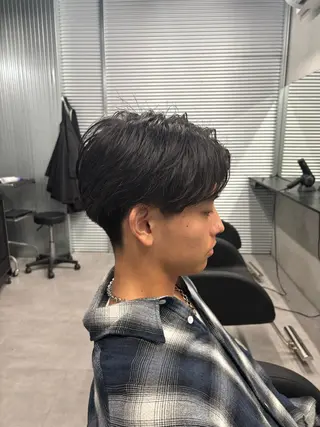 メンズ 波巻き/ツイスパ/ 短髪/鈴木俊也のヘアスタイル