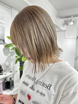 ショート ハイトーン/ブリーチ 八重津 晃輔のヘアスタイル