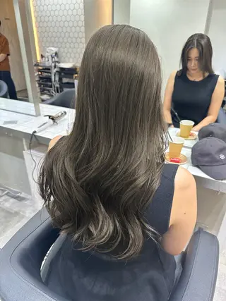 ロング カラー 艶髪レイヤー顔周り グレージュ添田晃基のヘアスタイル