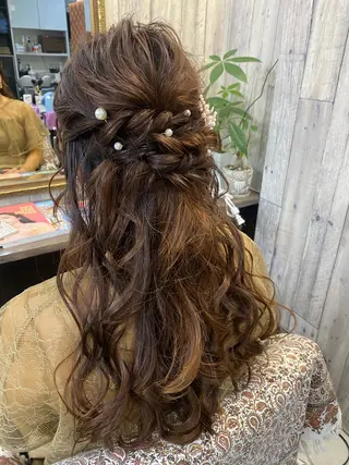 ロング 土屋朱理/ ハイトーンカラーのヘアスタイル