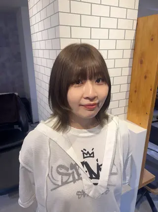 ミディアム Kir'oom所属・カラー／ブリーチ さわ くるみのヘアスタイル