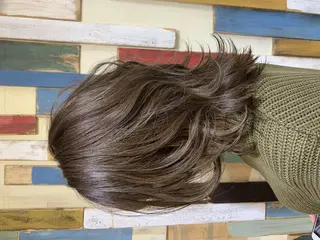 ミディアム 嶋村夏実🌼レイヤー 🌸白髪ぼかしのヘアスタイル