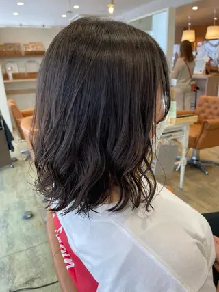 ミディアム 新地 咲綾のヘアスタイル