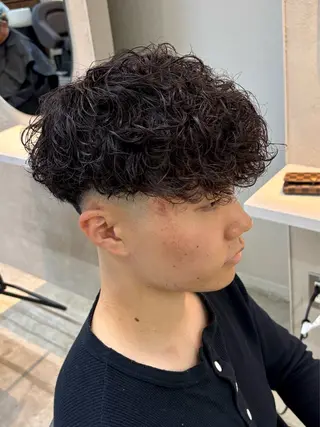 ショート パーマ メンズ 渡 汐音のヘアスタイル