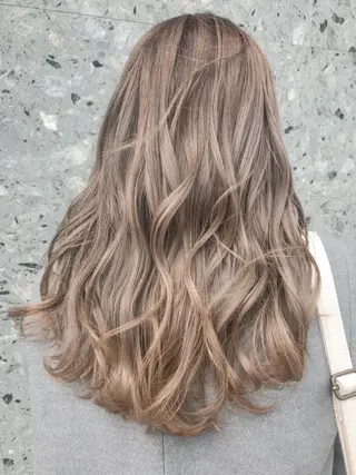 ロング カラー ヘアアレンジ シアーベージュニスト 🥣大石亜里紗のヘアスタイル