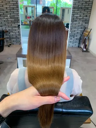 ロング Uni.所属・地毛風ストレート/ 髪質改善/榎本流行のヘアスタイル