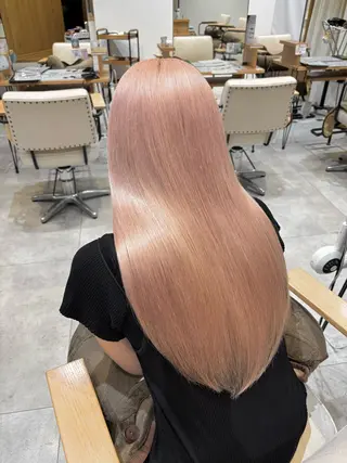 ロング カラー 肌に馴染むハイトーン /ミルクティーカラーのヘアスタイル