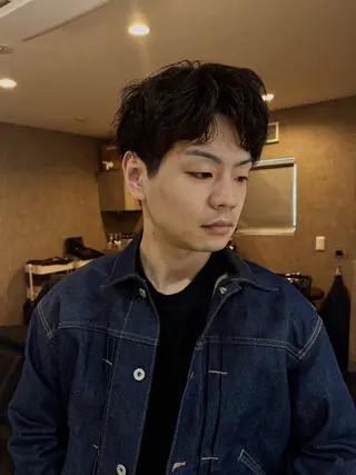 パーマ メンズ コイデ リュウセイのヘアスタイル