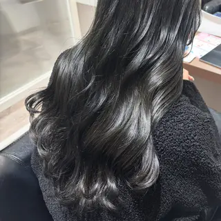 ロング カラー a moment所属・山本 果歩のヘアスタイル