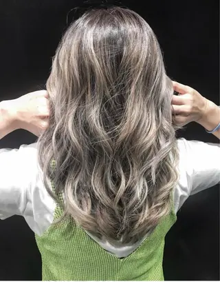 セミロング カラー rollen所属・美魔女 美容師NAOのヘアスタイル