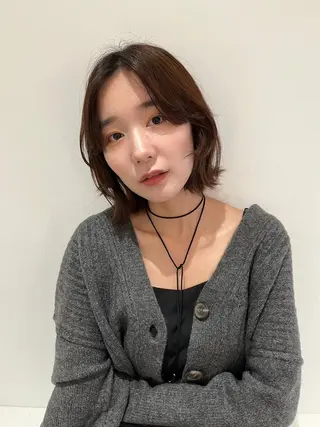 ミディアム 垣内 奈緒のヘアスタイル