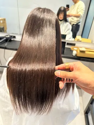 セミロング SALOWIN心斎橋Suite店所属・ブリーチ毛にもできる 縮毛矯正|鷹司郎のヘアスタイル