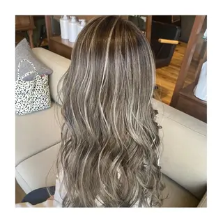 ロング カラー 小國 綾かのヘアスタイル