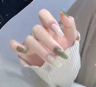 ネイル 長さ出し専門 パーツのネイルデザイン