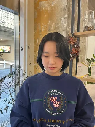 ショート カラー 寒色 ♡ レイヤー ┊︎miyuのヘアスタイル