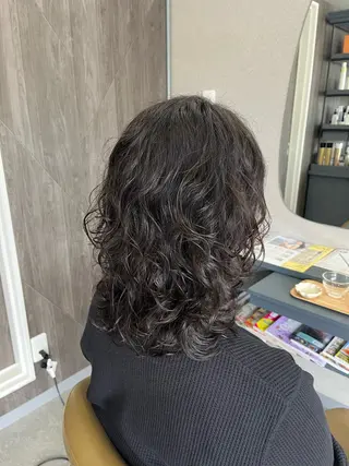 ミディアム 岩崎 惠子のヘアスタイル