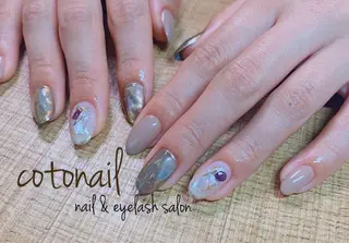 ミディアム ネイル ツメトマツゲ .のネイルデザイン