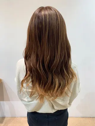 ロング カラー 細沼 葵のヘアスタイル