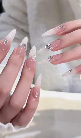 ネイル T. Leeのネイルデザイン