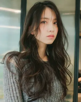 セミロング カラー ネモ ユウのヘアスタイル