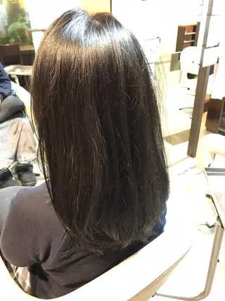 セミロング 🔶艶髪レイヤー 縮毛矯正 金山🔶のヘアスタイル