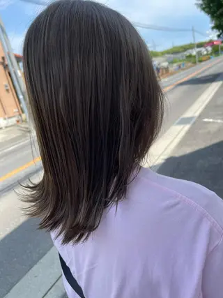 ミディアム 半田 知穂のヘアスタイル