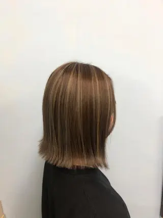 ミディアム 艶カラー🩵💛 NANAのヘアスタイル