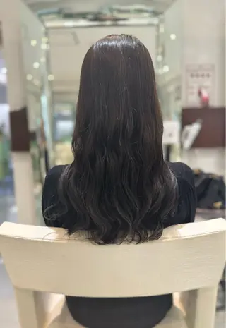 ロング パーマ コテ巻き風パーマ/ キミシマカイトのヘアスタイル