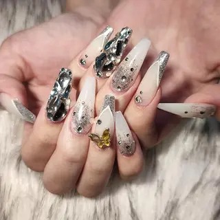 ネイル RUNWAY 　　の眉毛・アイブロウイメージ