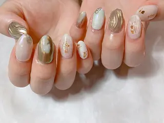 ショート カラー ヘアアレンジ ネイル マツエク・マツパ illum hicariのネイルデザイン