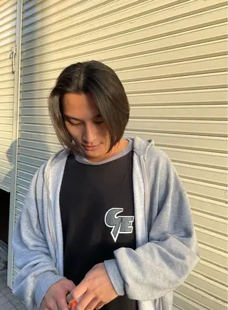 ミディアム アキモト フウガのヘアスタイル