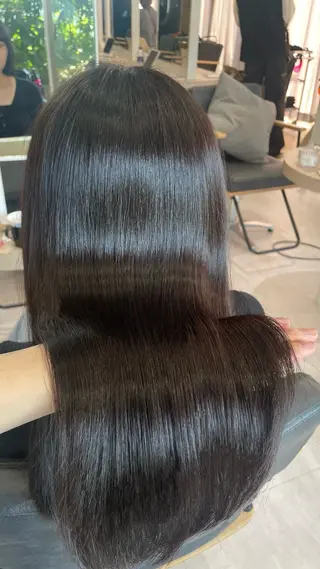 カラー ハッシュカット🖤 レイヤー/透けカラーのヘアスタイル