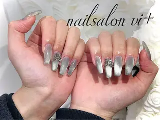 ネイル nailsalon vi+新人LiLiのネイルデザイン