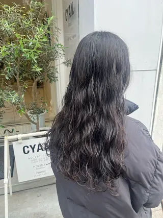 ロング パーマ 中山 優里のヘアスタイル
