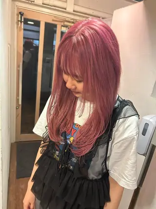 ロング PETZ na所属・小泉 樹奈のヘアスタイル