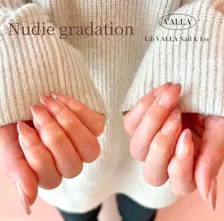 ネイル LIB VALLA kazuha🍒🩵のネイルデザイン
