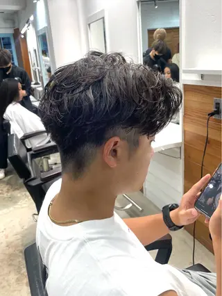 ミディアム パーマ メンズ RIN／韓国ヘア レイヤーカットのヘアスタイル