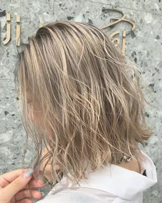 ショート カラー ヘアアレンジ シアーベージュニスト 🥣大石亜里紗のヘアスタイル