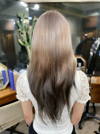ロング カラー 西尾 成美のヘアスタイル