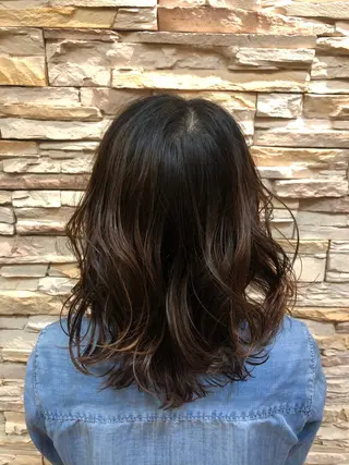 ミディアム 本多 美羽のヘアスタイル