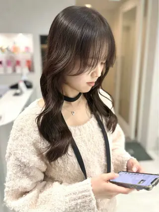 セミロング カラー ハッシュカット レイヤー池袋のヘアスタイル