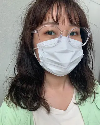 セミロング パーマ ブリーチなしWカラー /地毛風/小林凪沙のヘアスタイル