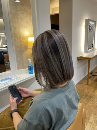 ミディアム ブリーチ毛矯正.髪質 改善.髪にドラマをのヘアスタイル