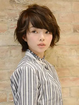 ショート カラー パーマ 黒川 真実のヘアスタイル