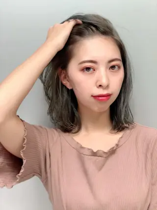 ミディアム カラー 能登谷 きよのヘアスタイル