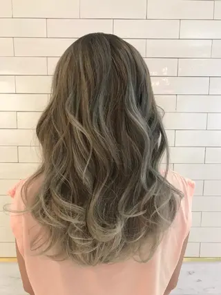 セミロング カラー .zip by note所属・西田 愛華のヘアスタイル